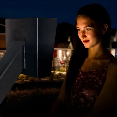 DKS 2170 Soft Light Glow of the keys on womans face